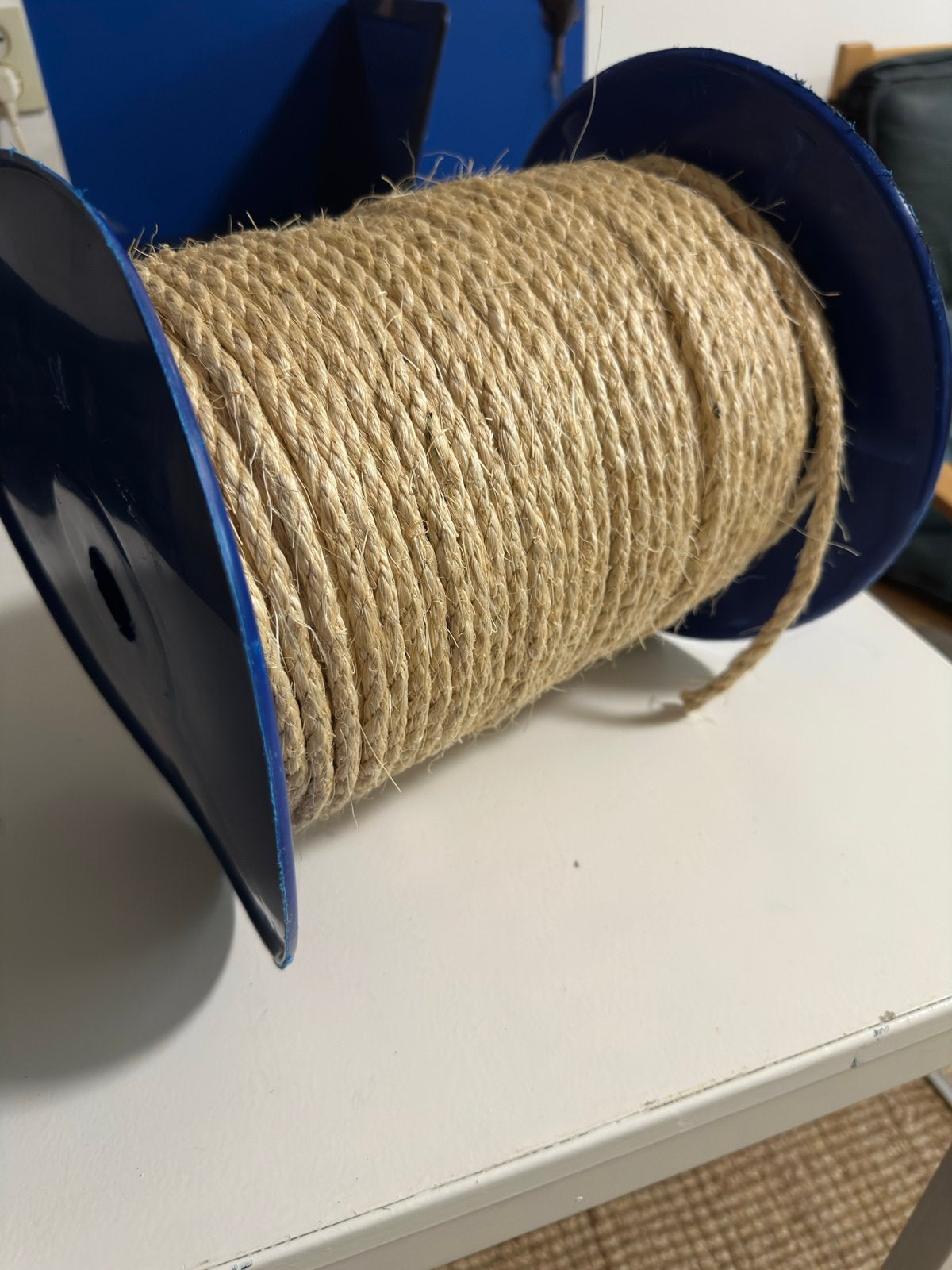 Sisal  touw op spoel - Ideaal voor decoratie of krabpaal, Ophalen, Gebruikt