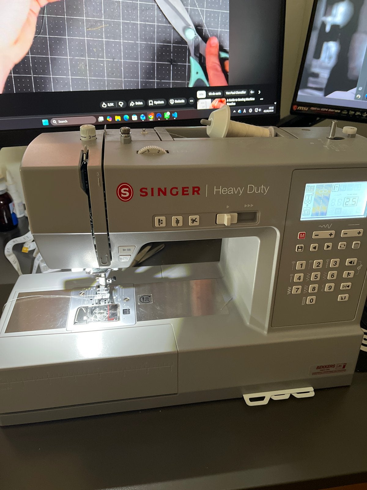 Singer Heavy Duty Naaimachine 6805C - Zo goed als nieuw, Ophalen of Verzenden, Zo goed als nieuw, Naaimachine, Singer