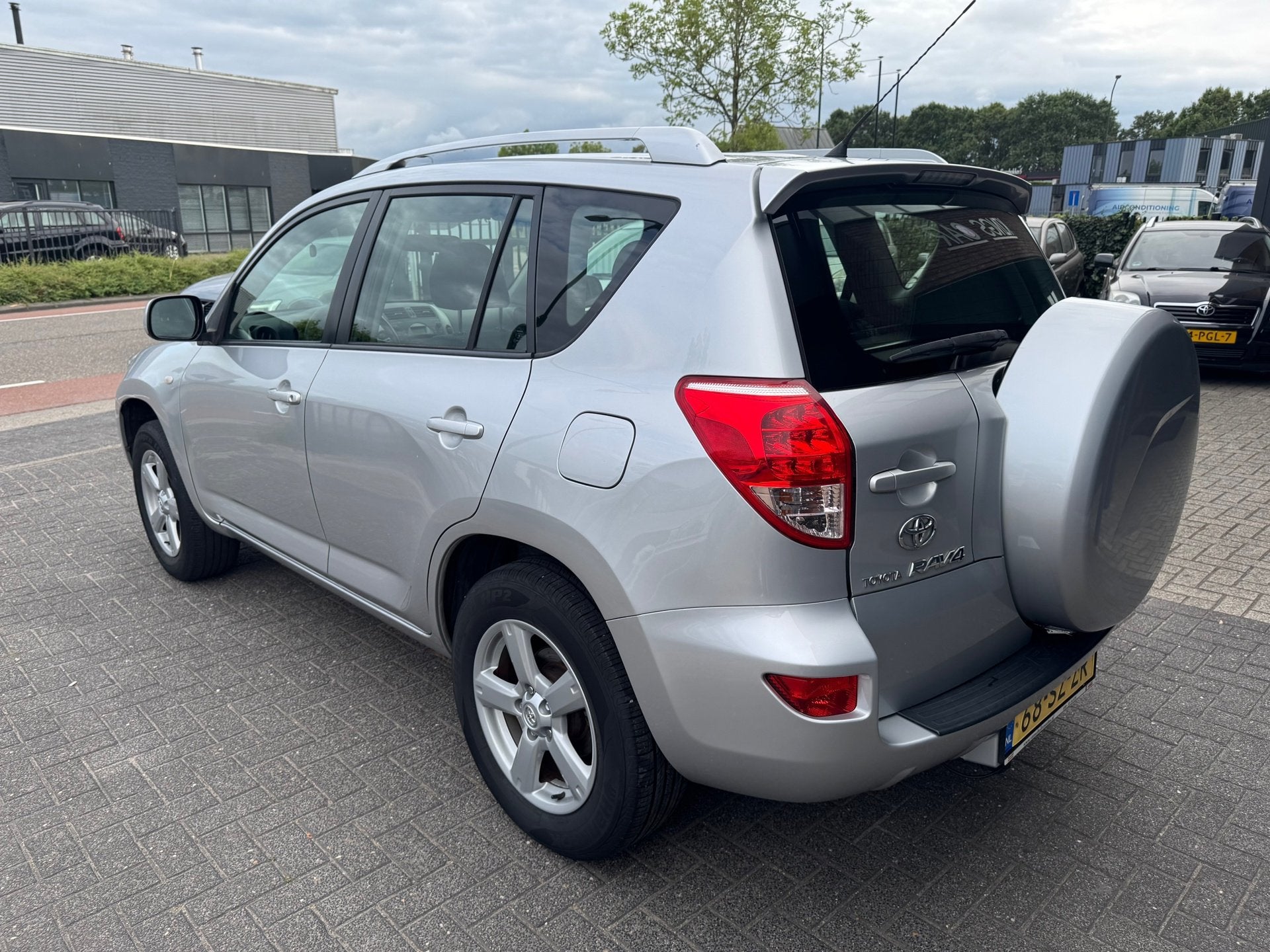 Toyota RAV4 2.0 VVTi 4X4 AIRCO CRUISE TREKHAAK DEALER OH ORI, Auto's, Toyota, 1998 cc, 4 cilinders, 2000 kg, Elektrische ramen