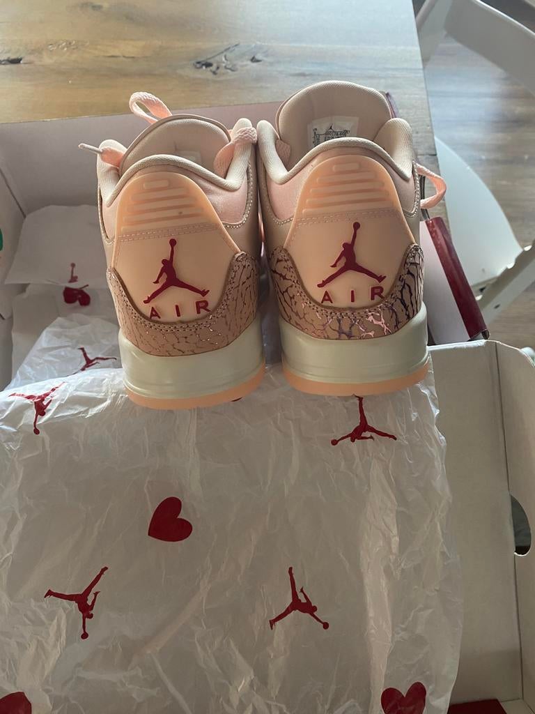 Nike air jordan 3 retro vday maat 39, Ophalen of Verzenden, Nieuw, Schoenen