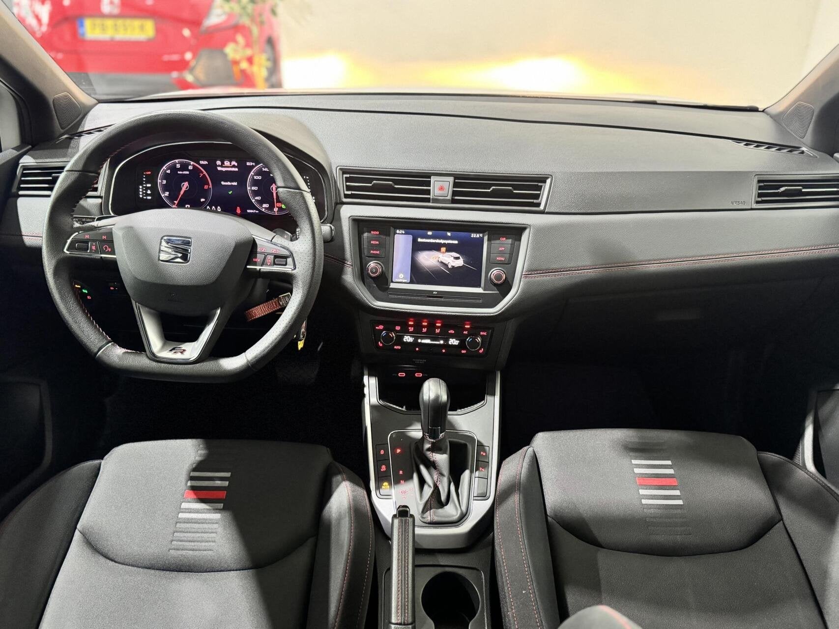 Seat Arona 1.0 tsi FR|CARPLAY|CAMERA|AUTOMAAT|DIGITAL DASH, Auto's, Parkeersensor, Stof, Gebruikt, Arona