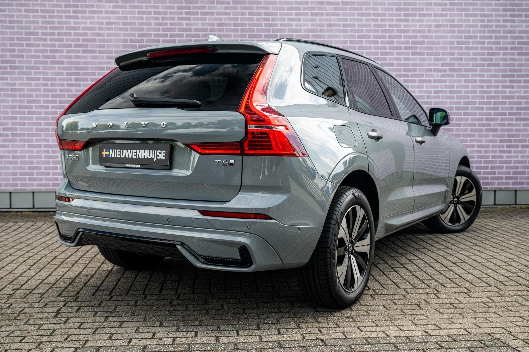 Volvo XC60 2.0 T6 Plug-in Hybrid AWD Plus Dark | PHEV | Harm, 12 maanden, Gebruikt, Euro 6, 4 cilinders
