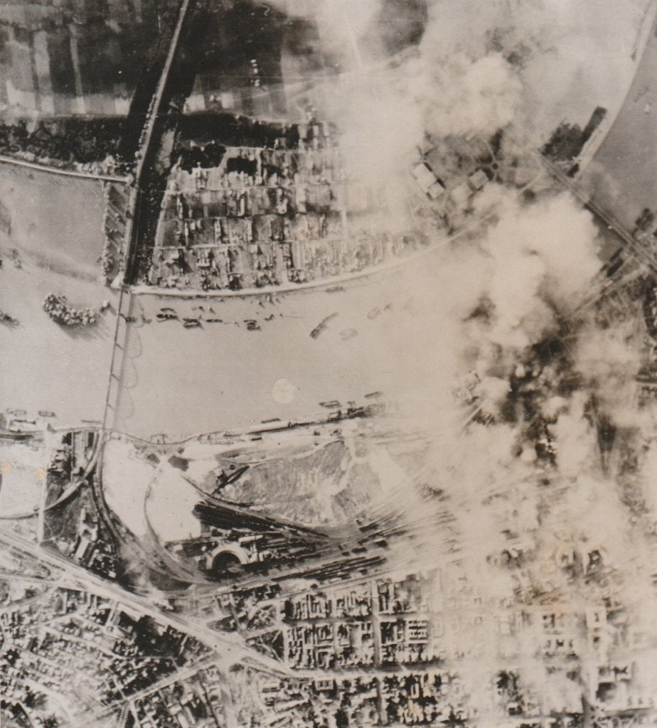 Persfoto 24 - Luchtaanval op Belgrado april 1941, Ophalen of Verzenden, Luchtmacht, Duitsland, Foto of Poster