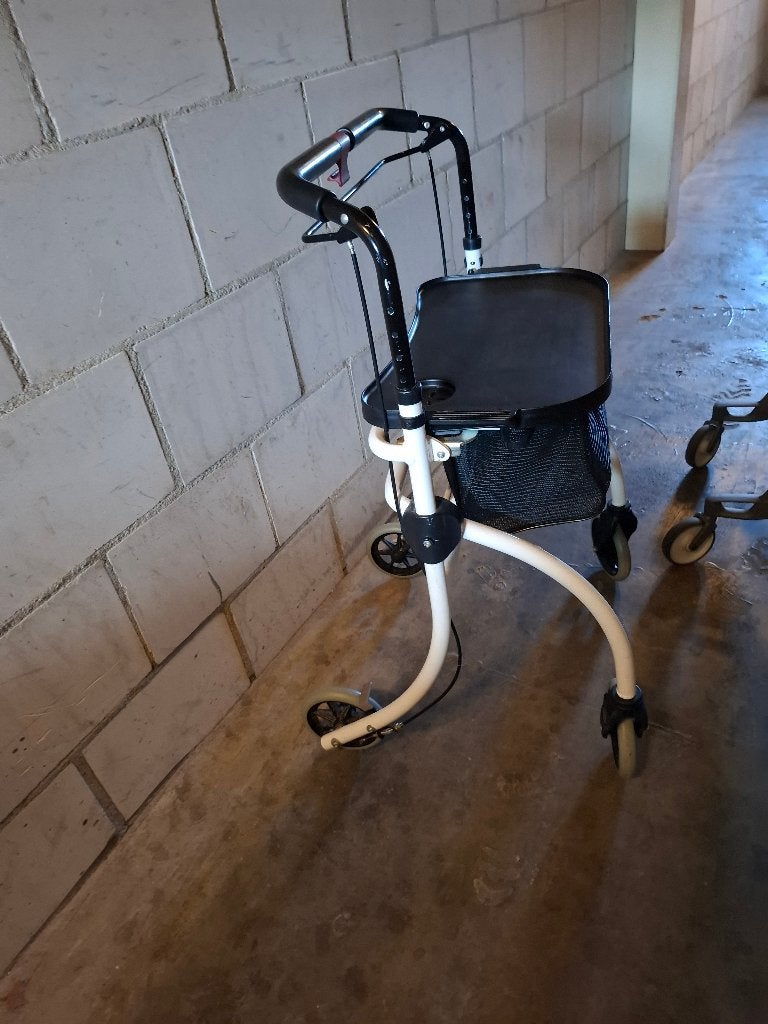 indoor rollator drive met mand en dienblad, Diversen, Rollators, Ophalen of Verzenden, Gebruikt