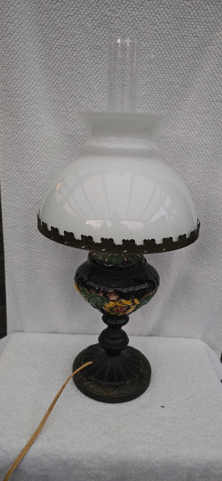 Vintage Elektrische Olielamp-stijl Tafellamp met Melkglazen., Antiek en Kunst, Ophalen of Verzenden