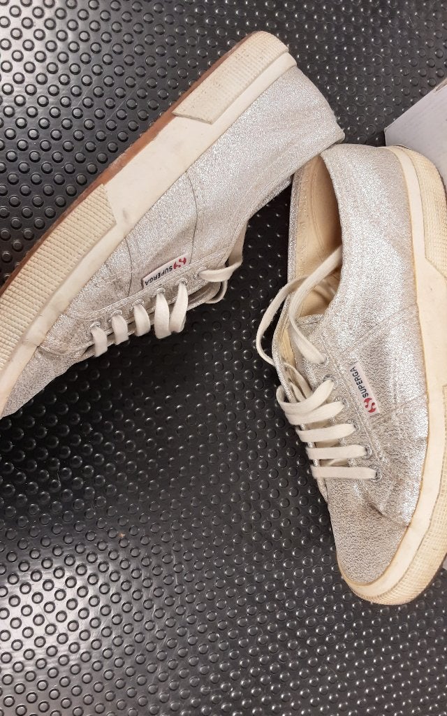 Superga zilveren gympen, Overige kleuren, Ophalen of Verzenden, Sneakers of Gympen, Gedragen