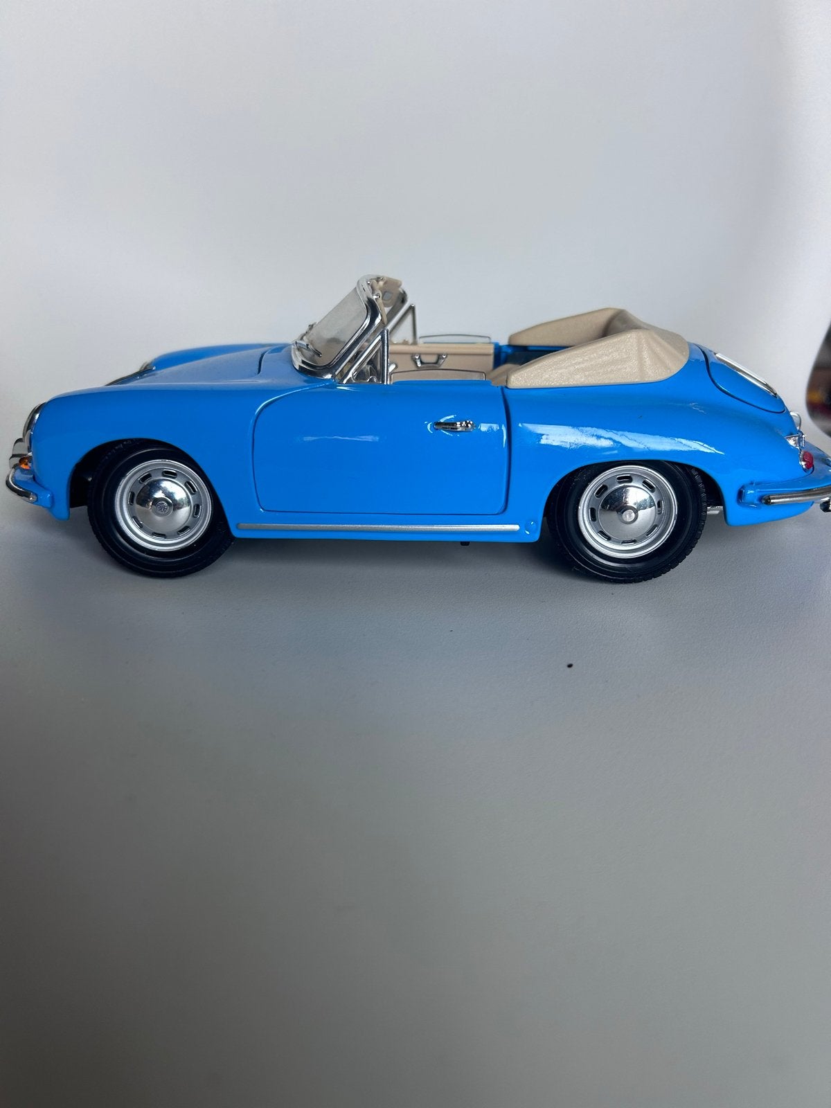 Blauwe Porsche 356B Cabriolet Schaalmodel, Ophalen of Verzenden, Zo goed als nieuw, Auto, Overige merken