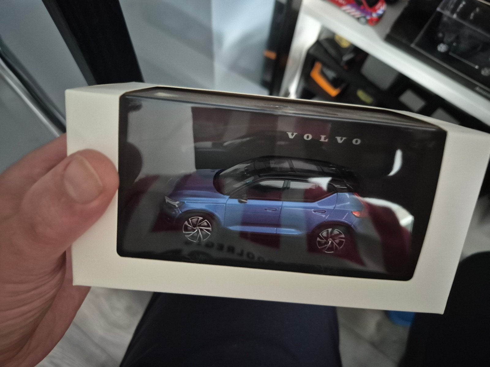 Volvo XC40 modelauto - Blauw - Nieuw in doos, Ophalen of Verzenden, Nieuw, Auto, Overige merken