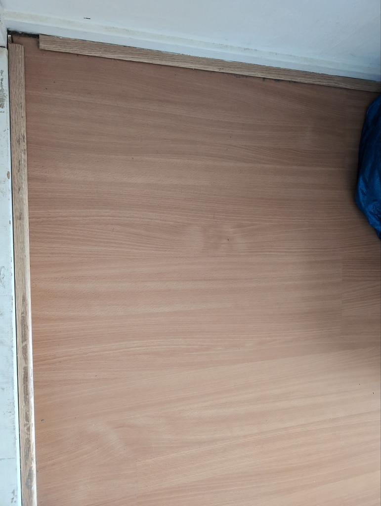 Laminaatvloer ca. 13 m2 - Zelf verwijderen, gratis, Doe-het-zelf en Verbouw, Vloerdelen en Plavuizen, Ophalen, Gebruikt, 10 m² of meer