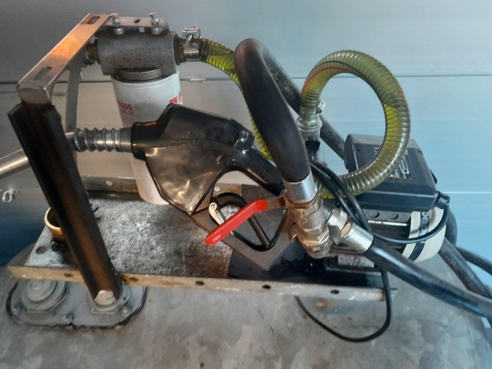 Dieseltank op wieltjes, Ophalen