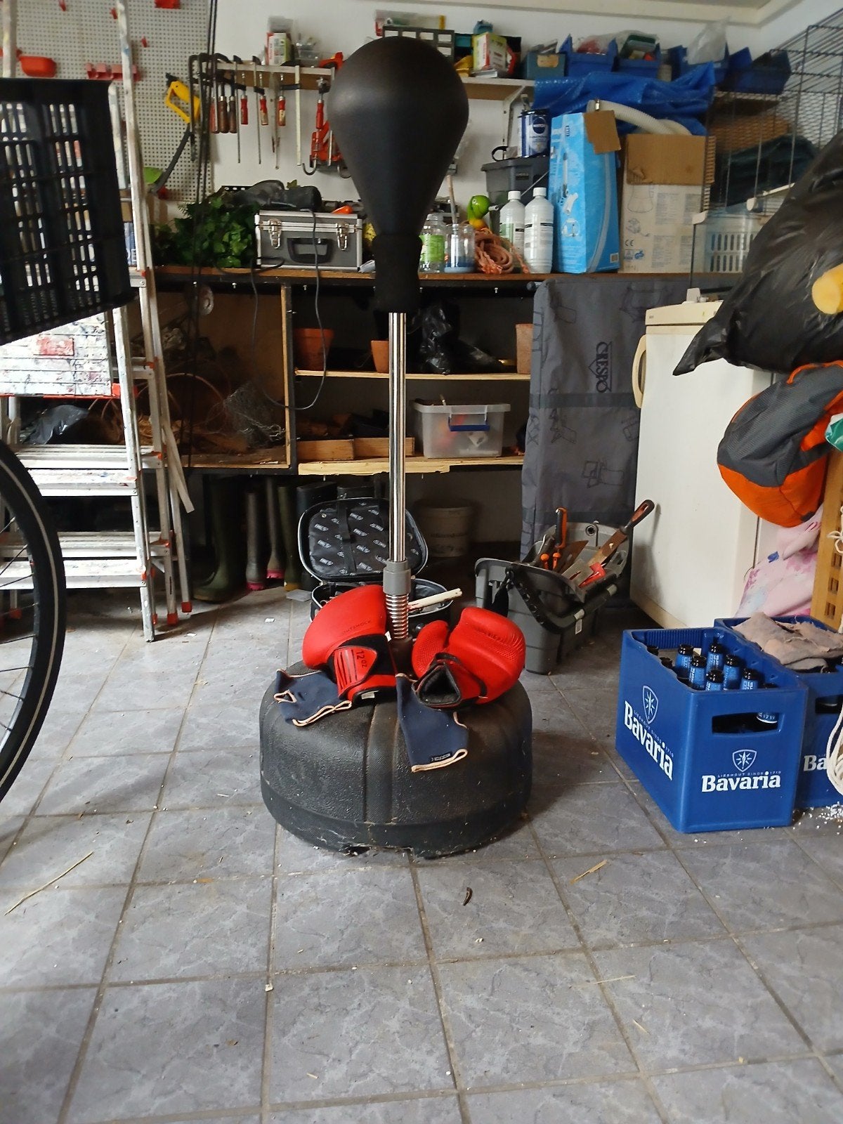 een boxbal op voet, Sport en Fitness, Ophalen of Verzenden, Gebruikt, Boksbal