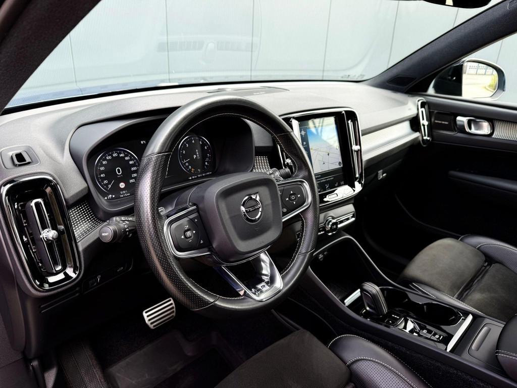 Volvo XC40 2.0 T5 AWD R-Design pano / trekhaak / memory, Automaat, Gebruikt, 4 cilinders, 1969 cc