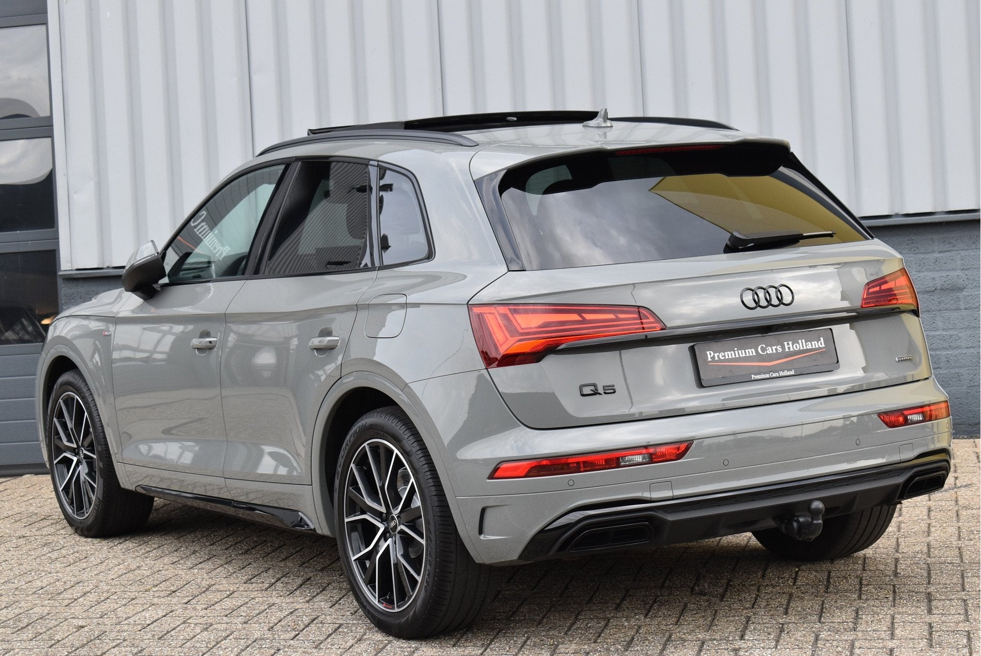 Audi Q5 55 TFSI e S-Line 367 Pk Quantum Grey Exclusive Pano, Auto's, Automaat, Gebruikt, Euro 6, 4 cilinders