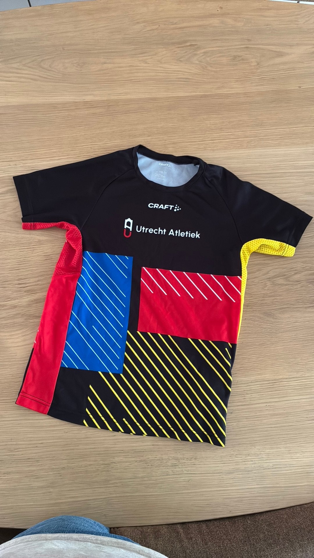 Atletiekshirt van Utrecht Atletiek, Sport en Fitness, Loopsport en Atletiek, Ophalen, Zo goed als nieuw, Kleding, Overige merken