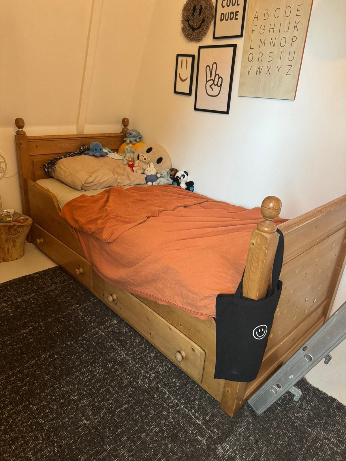 Mooi grenen 1 persoons bed 200x90 met grote laden, Ophalen, 90 cm, Eenpersoons, Bruin