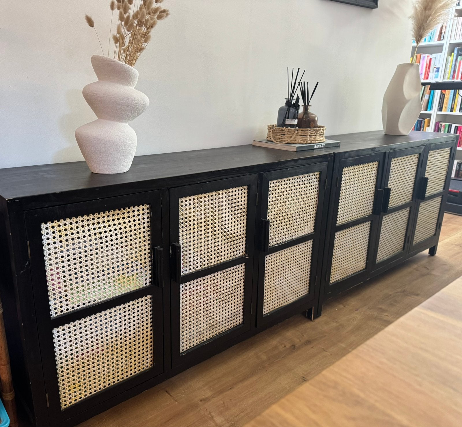 Webbing dressoir Bandung Zwart, Huis en Inrichting, Kasten | Dressoirs, Ophalen, Gebruikt, 25 tot 50 cm, Met plank(en)