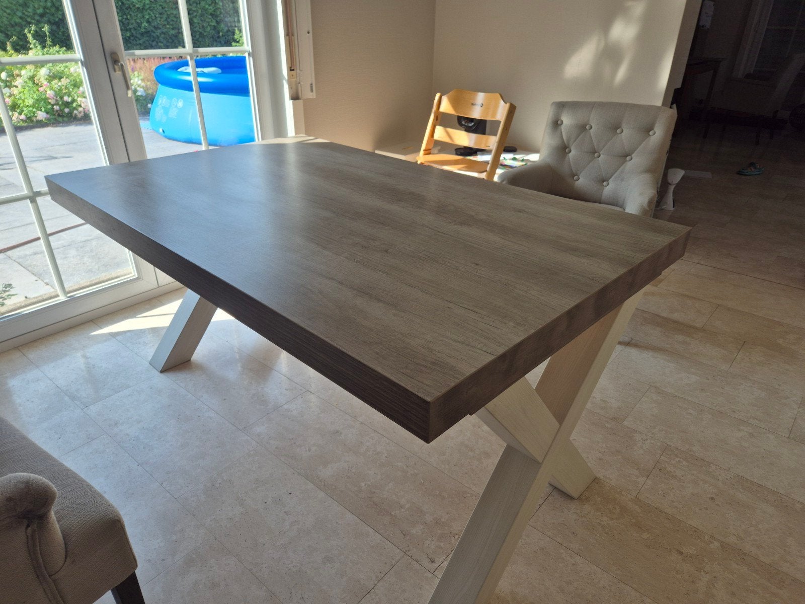 Eettafel met kruispoot - Modern en ruim, Huis en Inrichting, Tafels | Eettafels, Ophalen, Gebruikt, 50 tot 100 cm, 150 tot 200 cm