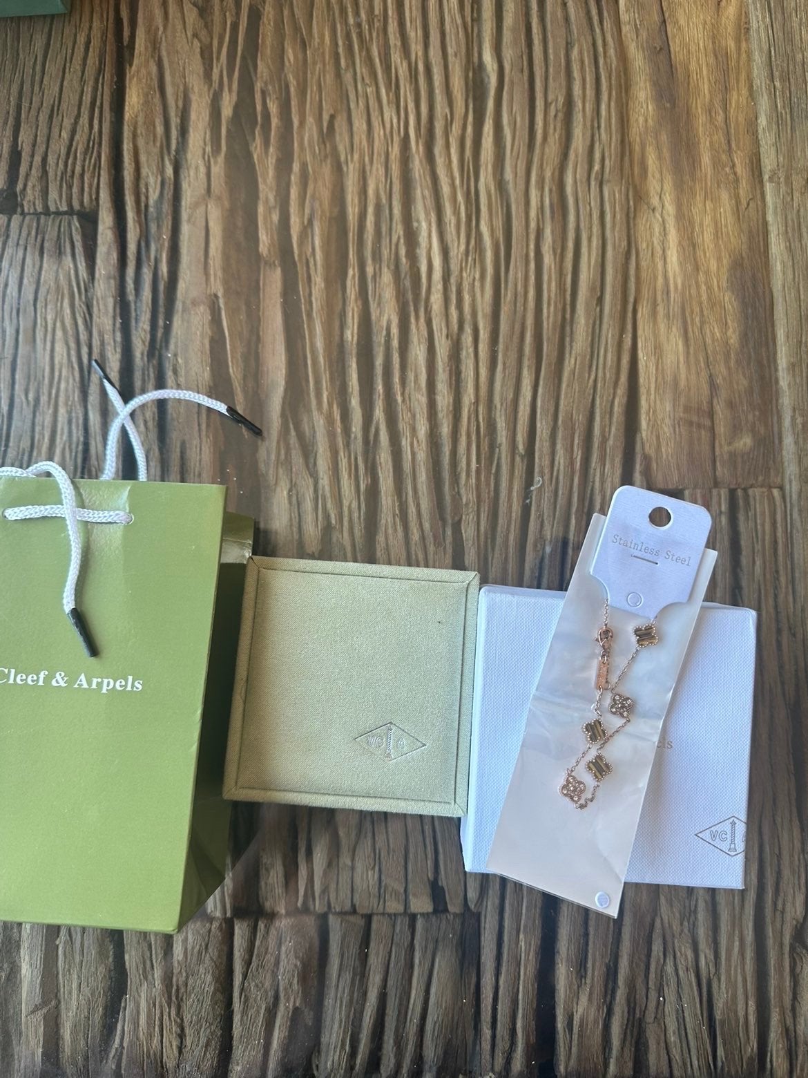 Van Cleef & Arpels armbandje, Ophalen of Verzenden, Nieuw, Roze, Staal