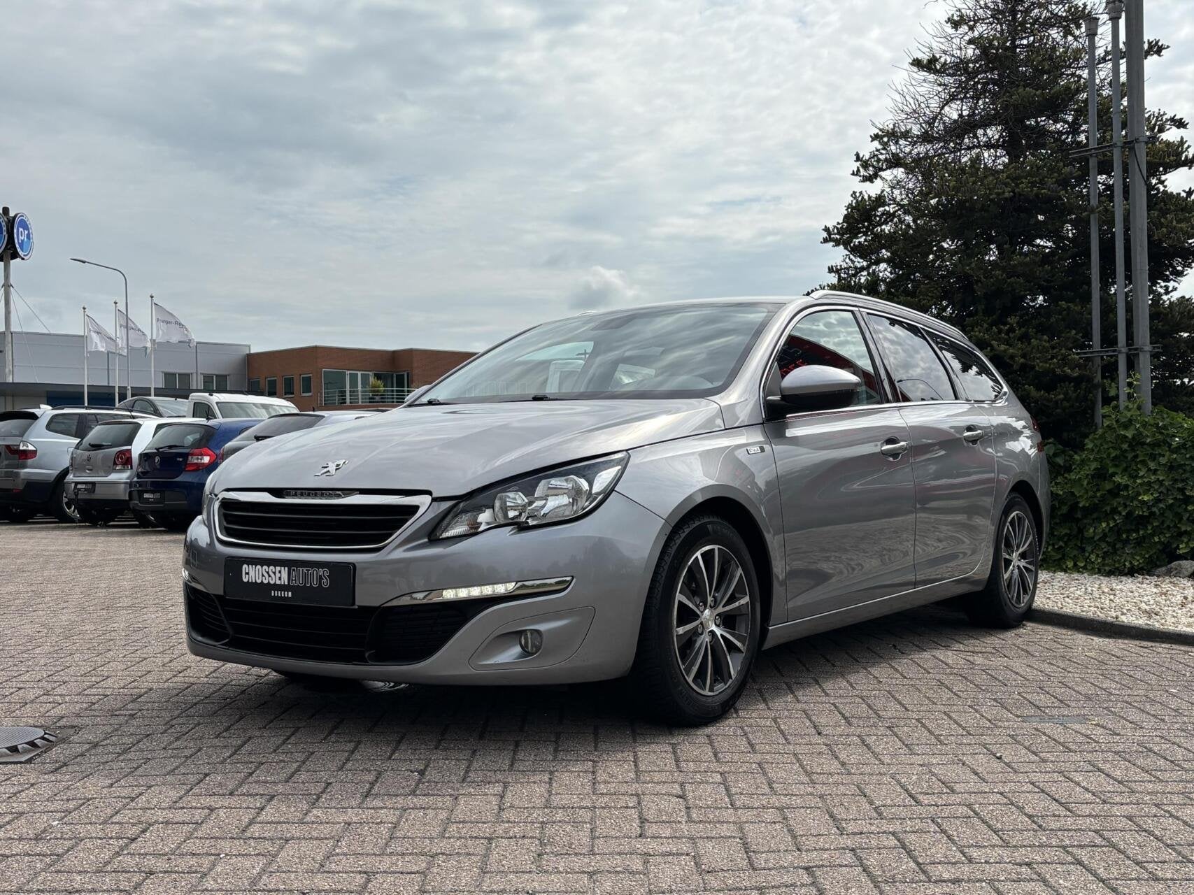Peugeot 308 SW 1.2 PureTech Allure, Airco, Cruise, Trekhaak!, Voorwielaandrijving, Stof, Gebruikt, 1199 cc