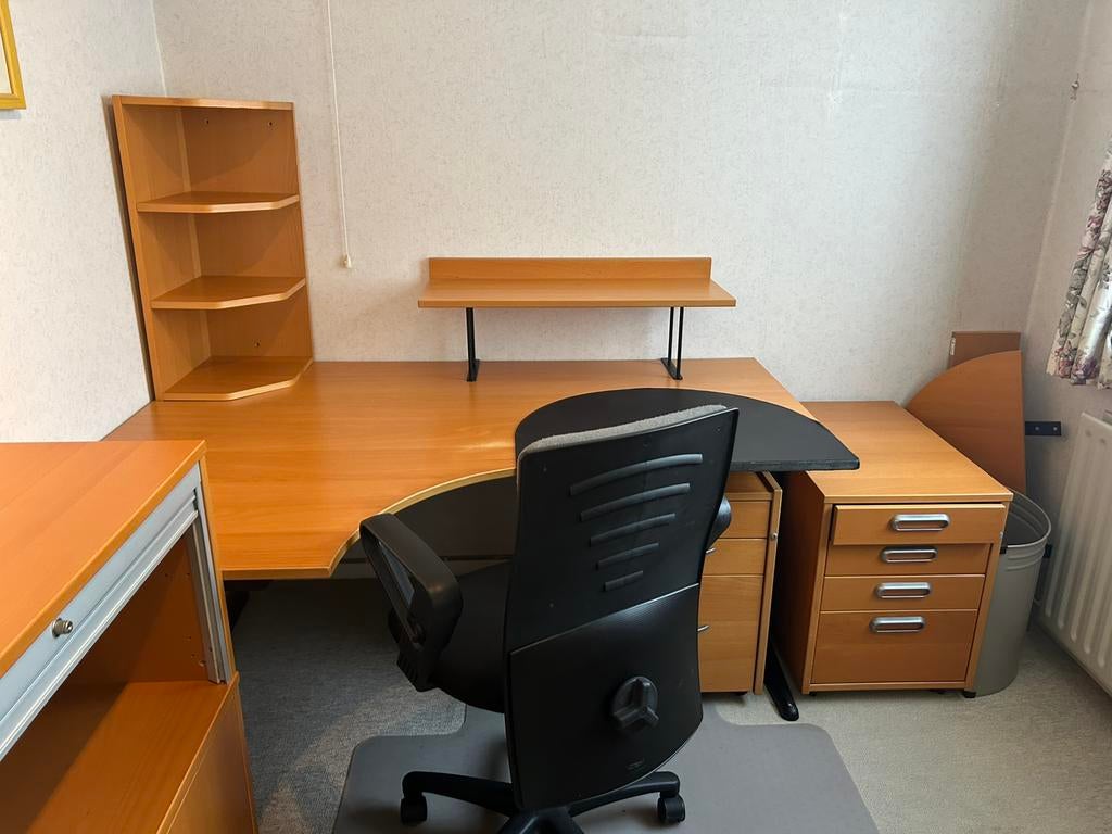Kantoorinrichting, Huis en Inrichting, Bureaus, Ophalen, 150 cm, Hout, In hoogte verstelbaar