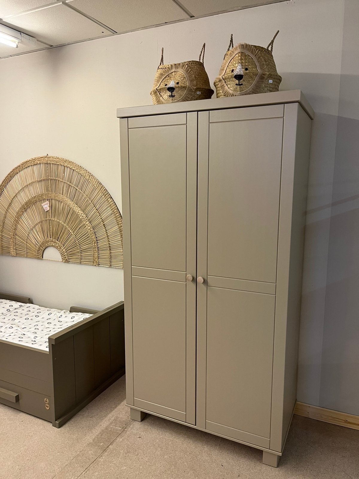 Kledingkast •Wauw• by Juffrouw Kwast, Ophalen, Info@juffrouw-kwast.nl, 50 tot 70 cm, 7443BS