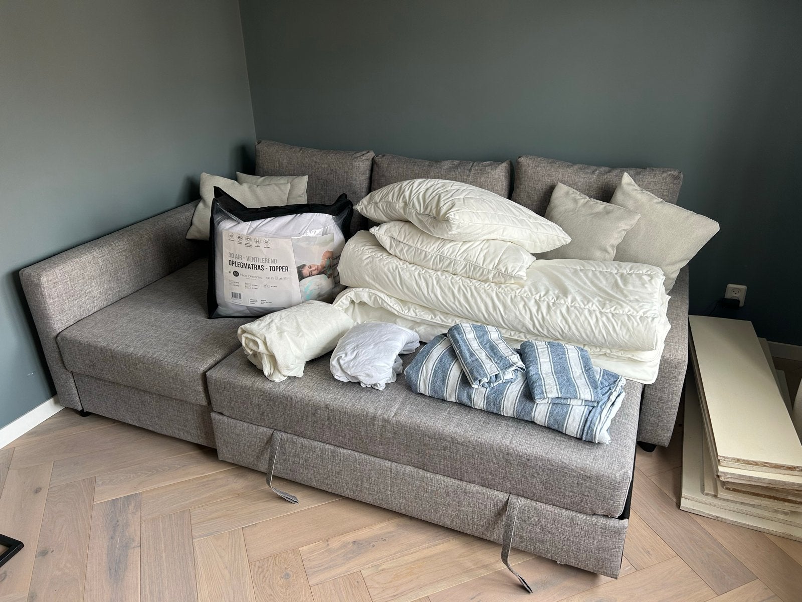 IKEA FRIHETEN hoekslaapbank met opberger + extra's, Ophalen, Tweepersoons, Zo goed als nieuw, Overige maten