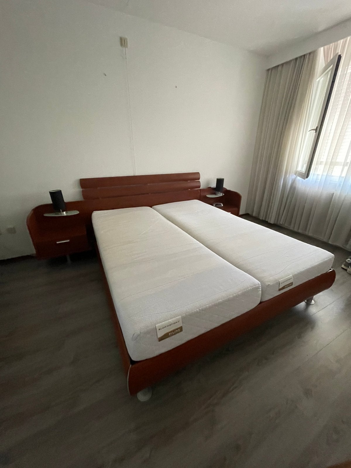 2 persoons M-Line bed met el. verstelbare lattenbodems, Gebruikt, Bruin, Tweepersoons, Ophalen of Verzenden