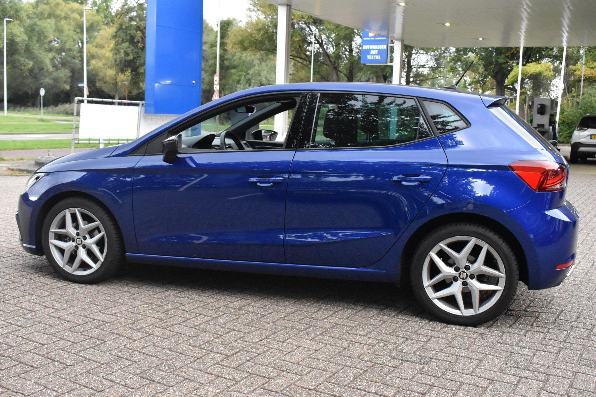 SEAT Ibiza 1.0 TSI FR Business Intense Plus Automaat | Carpl, Auto's, 1063 kg, Gebruikt, 580 kg, Blauw