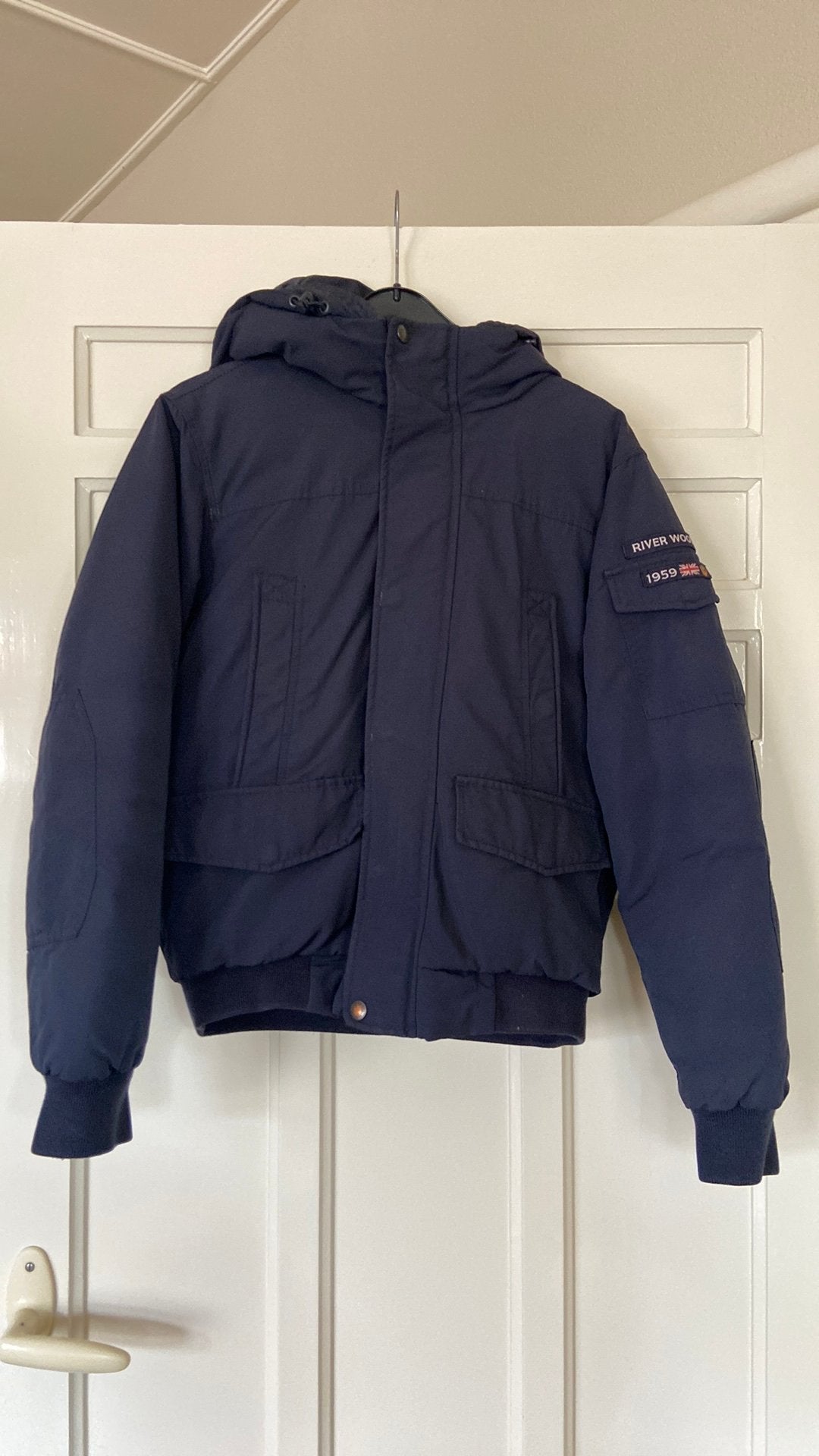 River Woods jas mt 14= mt 164-170 donkerblauw, Kinderen en Baby's, Kinderkleding | Maat 164, Ophalen of Verzenden, Zo goed als nieuw