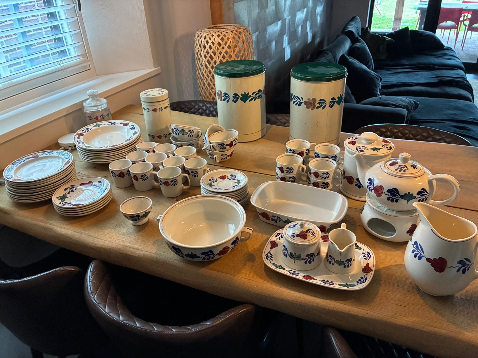 Brabants bont servies, Ophalen