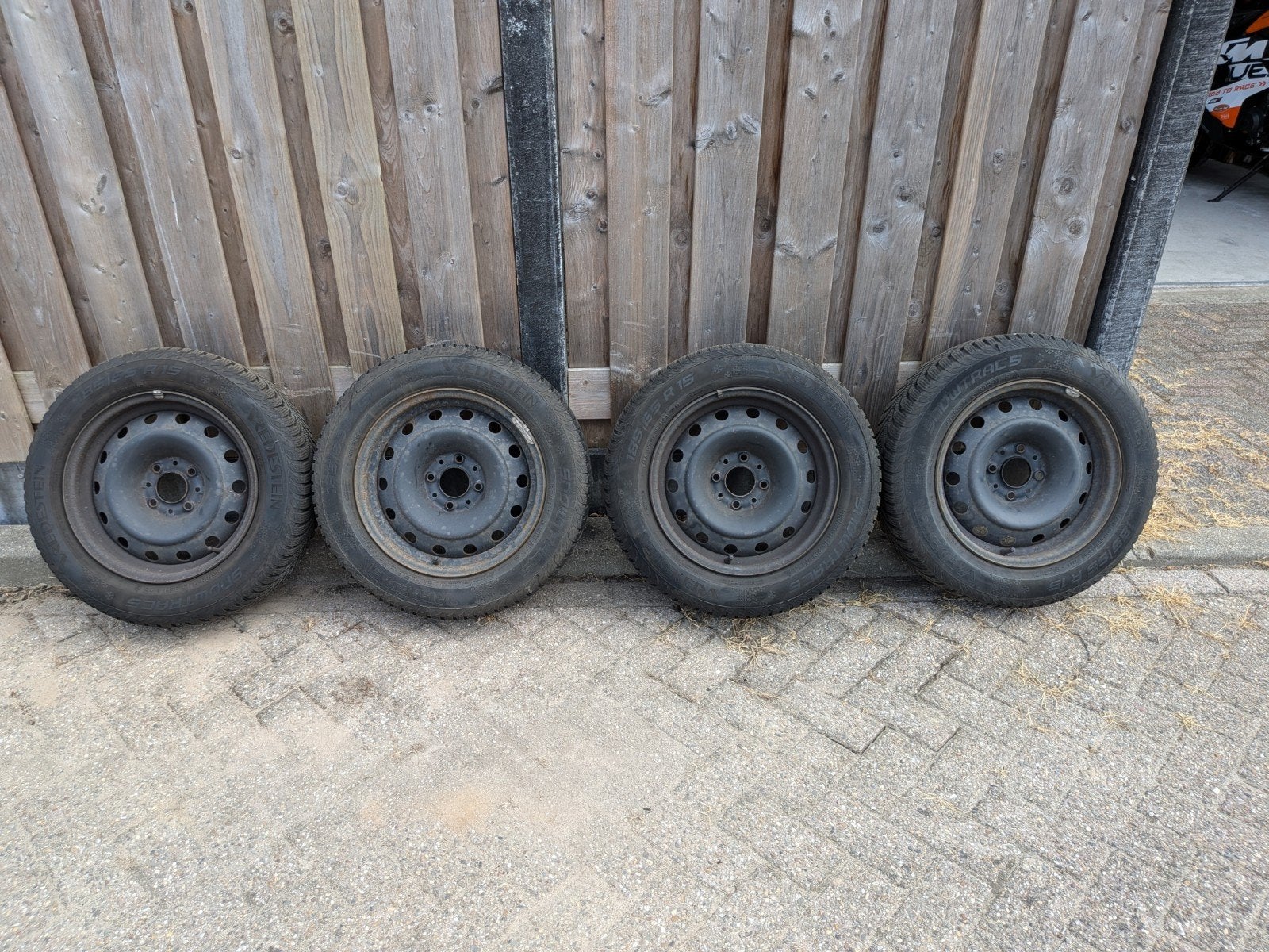 Vredestein snowtrac 5 winterbanden met velgen - 185-65-R15, Ophalen, Gebruikt, 15 inch, Banden en Velgen