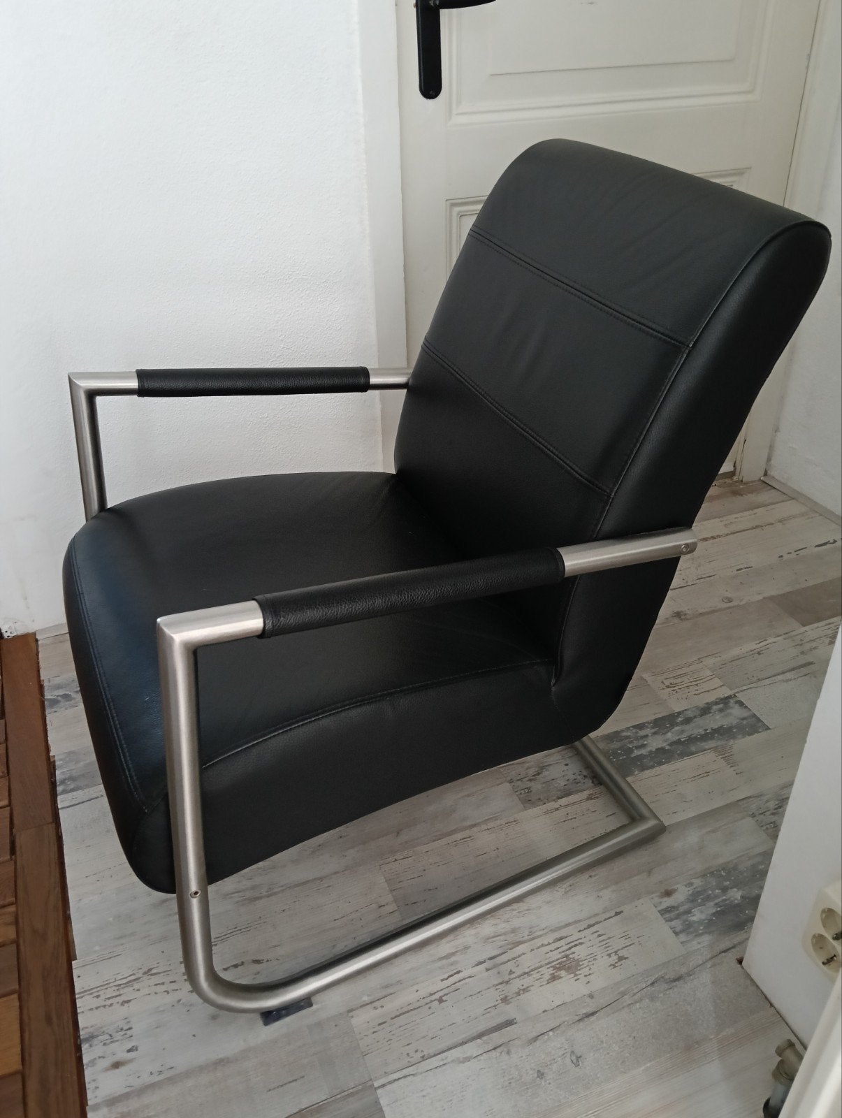 Zwarte leren fauteuil met metalen frame GRATIS AF TE HALEN, Ophalen, Gebruikt, Zwart, Leer