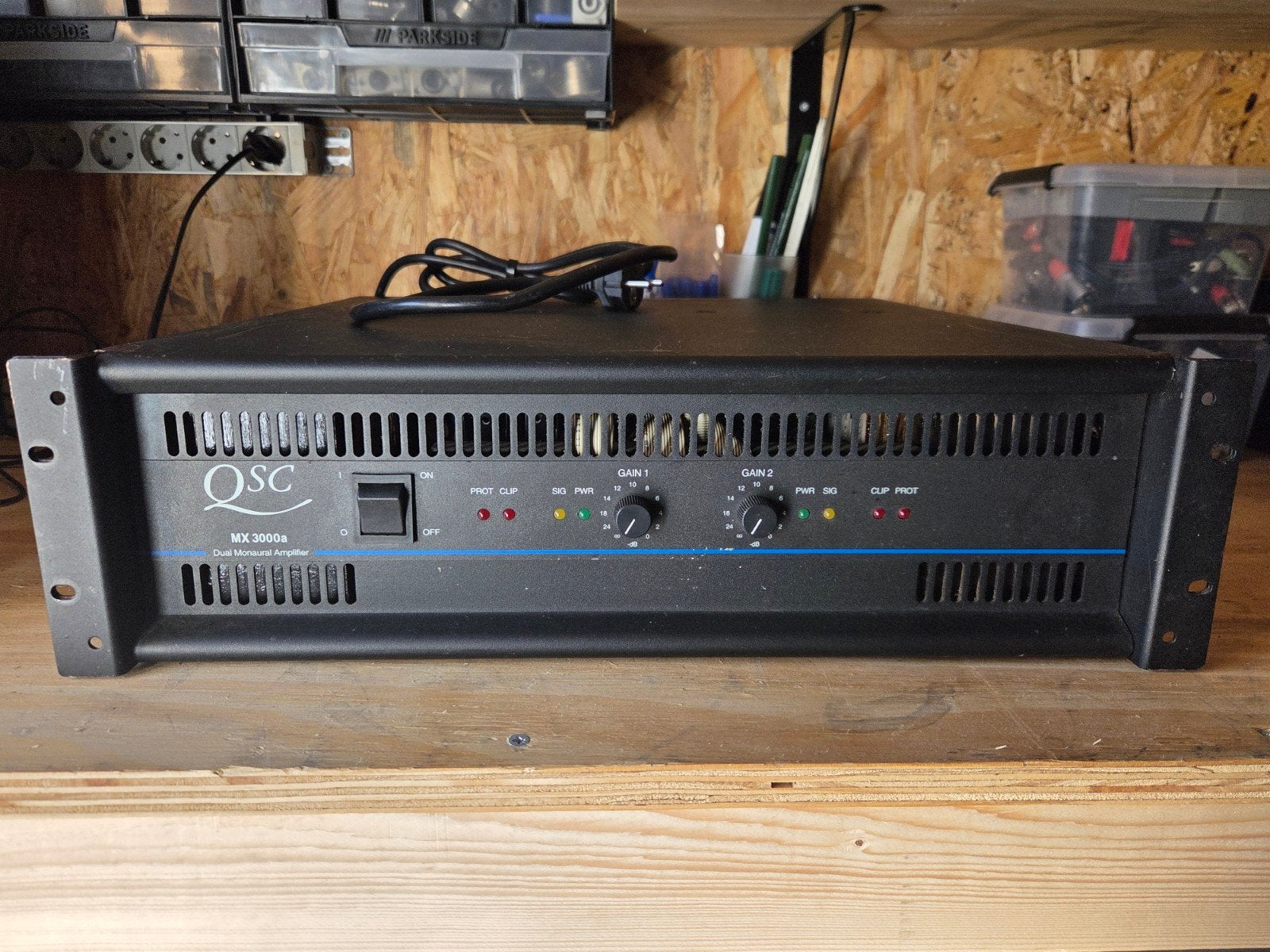 Qsc mx3000a, Ophalen of Verzenden, Gebruikt, 1000 watt of meer