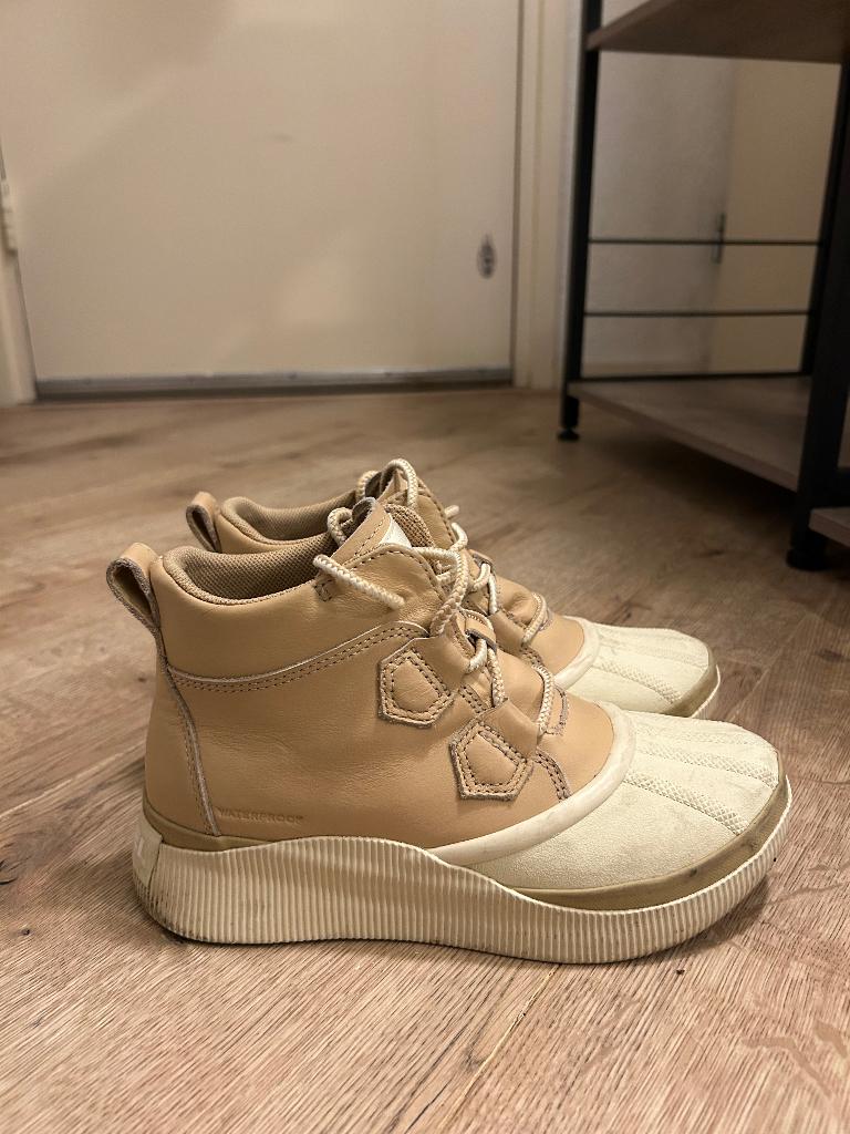 Shoe, Ophalen of Verzenden, Nieuw, Beige, Sneakers of Gympen