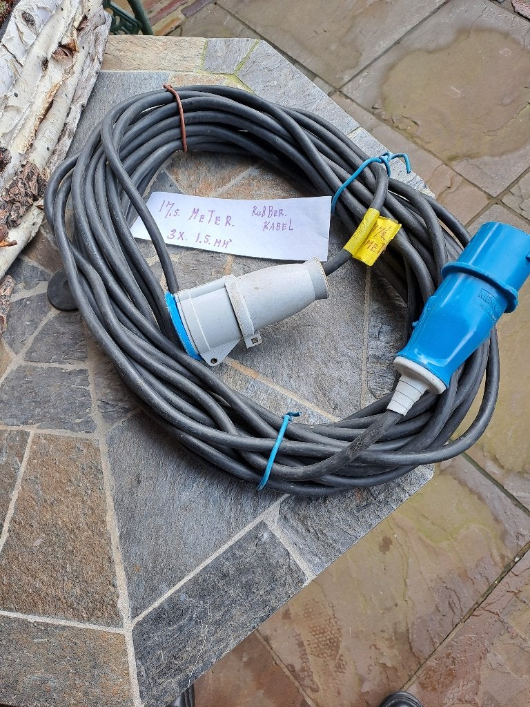 te koop verschillende type camping aan sluit kabels  zgan, Caravans en Kamperen, Kampeeraccessoires, Ophalen of Verzenden, Zo goed als nieuw