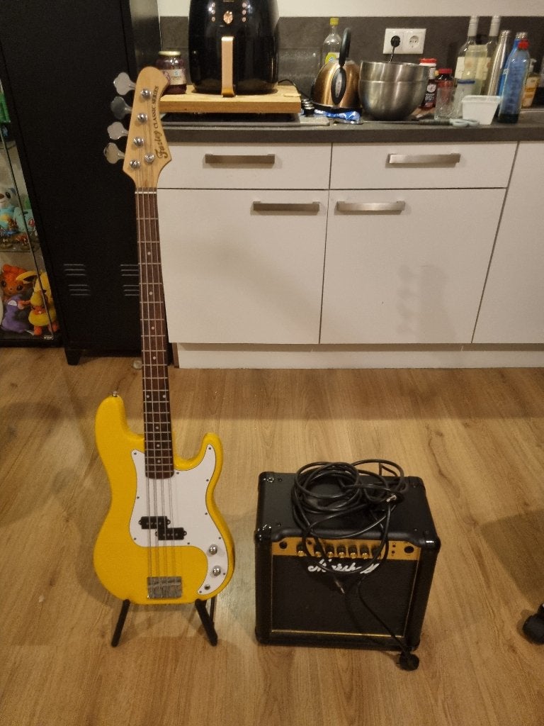 Fazley classic series bass guitar en Marshall amp, Ophalen, Zo goed als nieuw, Elektrisch