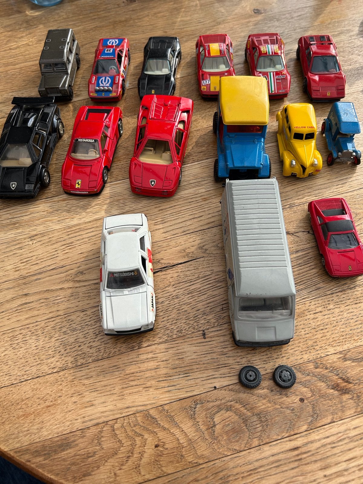 Partij kleine auto's: Ferrari's en vintage Tonka's, Ophalen, Gebruikt