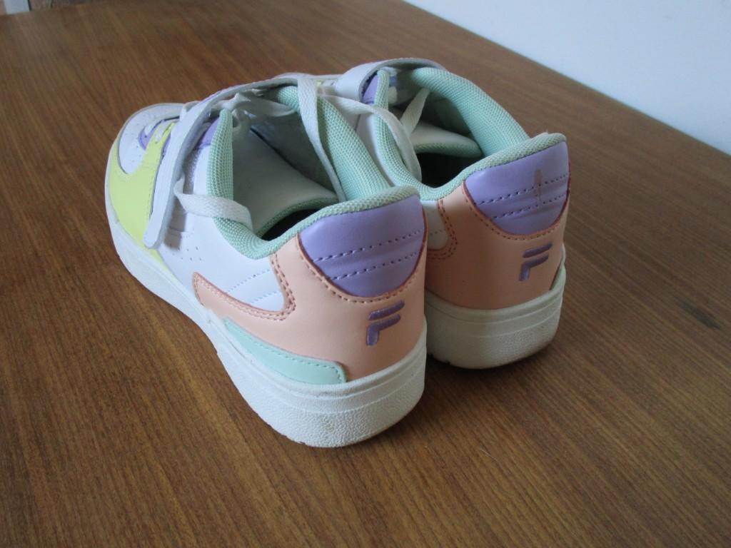 Nr.23: Fila gympen gymschoenen met pastel kleuren maat 39, Overige kleuren, Ophalen of Verzenden, Fila, Sneakers of Gympen