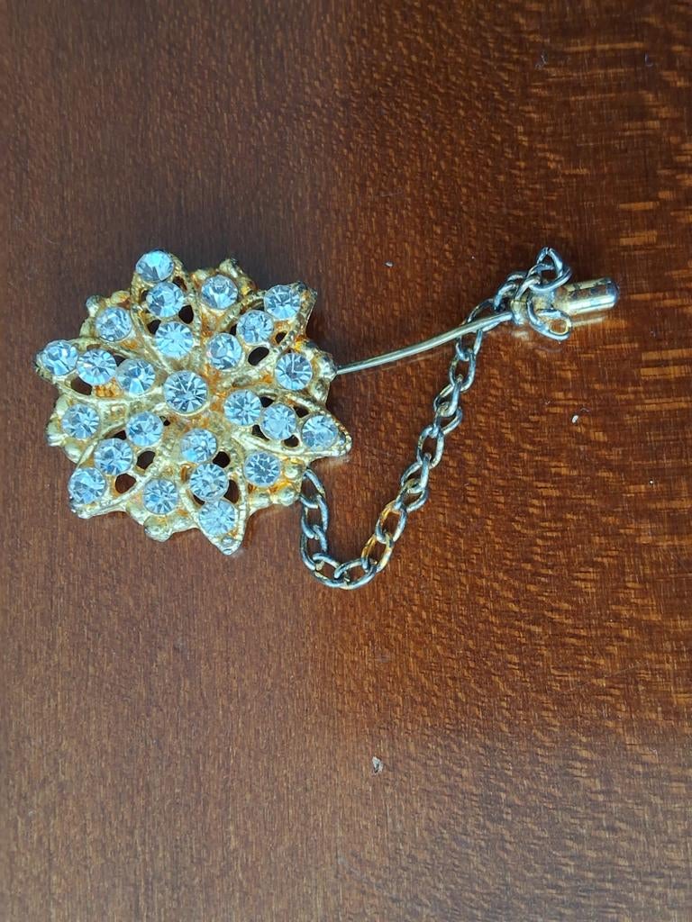 Elegante gouden broche/speld met strass steentjes, Overige materialen, Gebruikt, Minder dan 4 cm, Ophalen of Verzenden