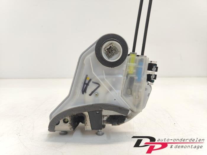 Deurslot Mechaniek 4Deurs links-achter van een Peugeot 108, Auto-onderdelen, Carrosserie en Plaatwerk, Gebruikt, -, -, Ophalen of Verzenden