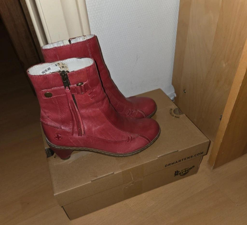 Dr. Martens rode laarsjes maat 38, Lage of Enkellaarzen, Ophalen of Verzenden, Dr. Martens, Gedragen