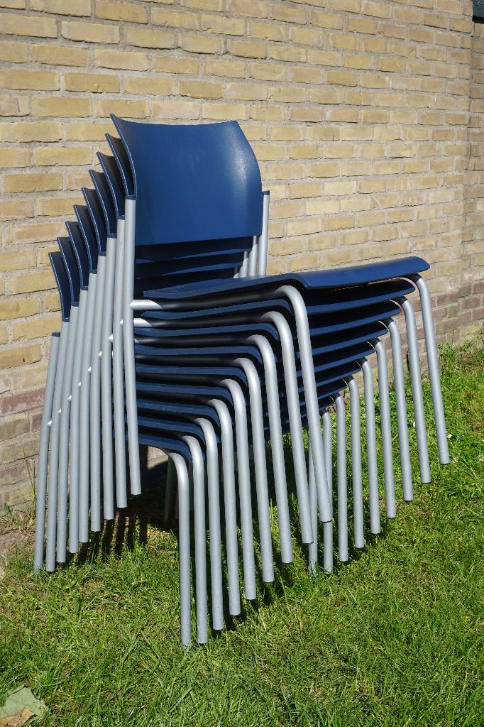 Nette stapelbare stoelen kantinestoelen vergaderstoelen, Huis en Inrichting, Ophalen, Kunststof, Gebruikt, Blauw