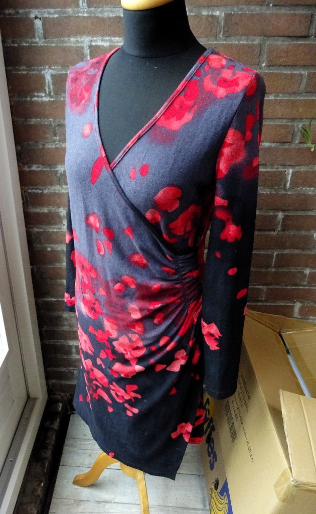 Grijs zwart met rood Palme jurkje maat M, Kleding | Dames, Jurken, Maat 38/40 (M), Palme, Knielengte, Gedragen