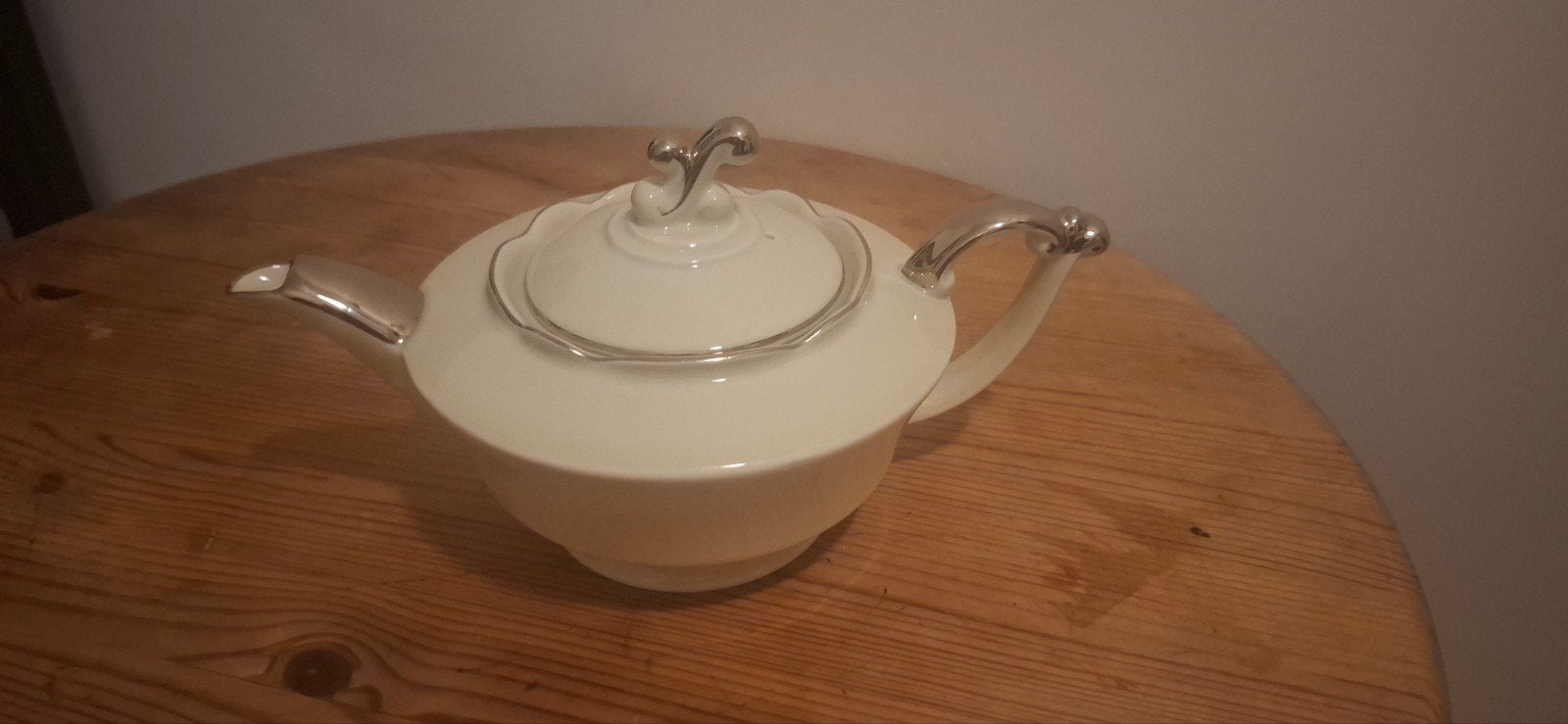 Antieke porseleinen theepot – Carl Tielsch Altwasser, Antiek en Kunst, Ophalen of Verzenden