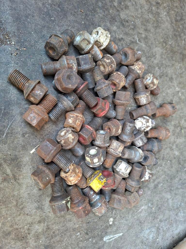 VW Kever wielbouten 48 stuks, Ophalen of Verzenden