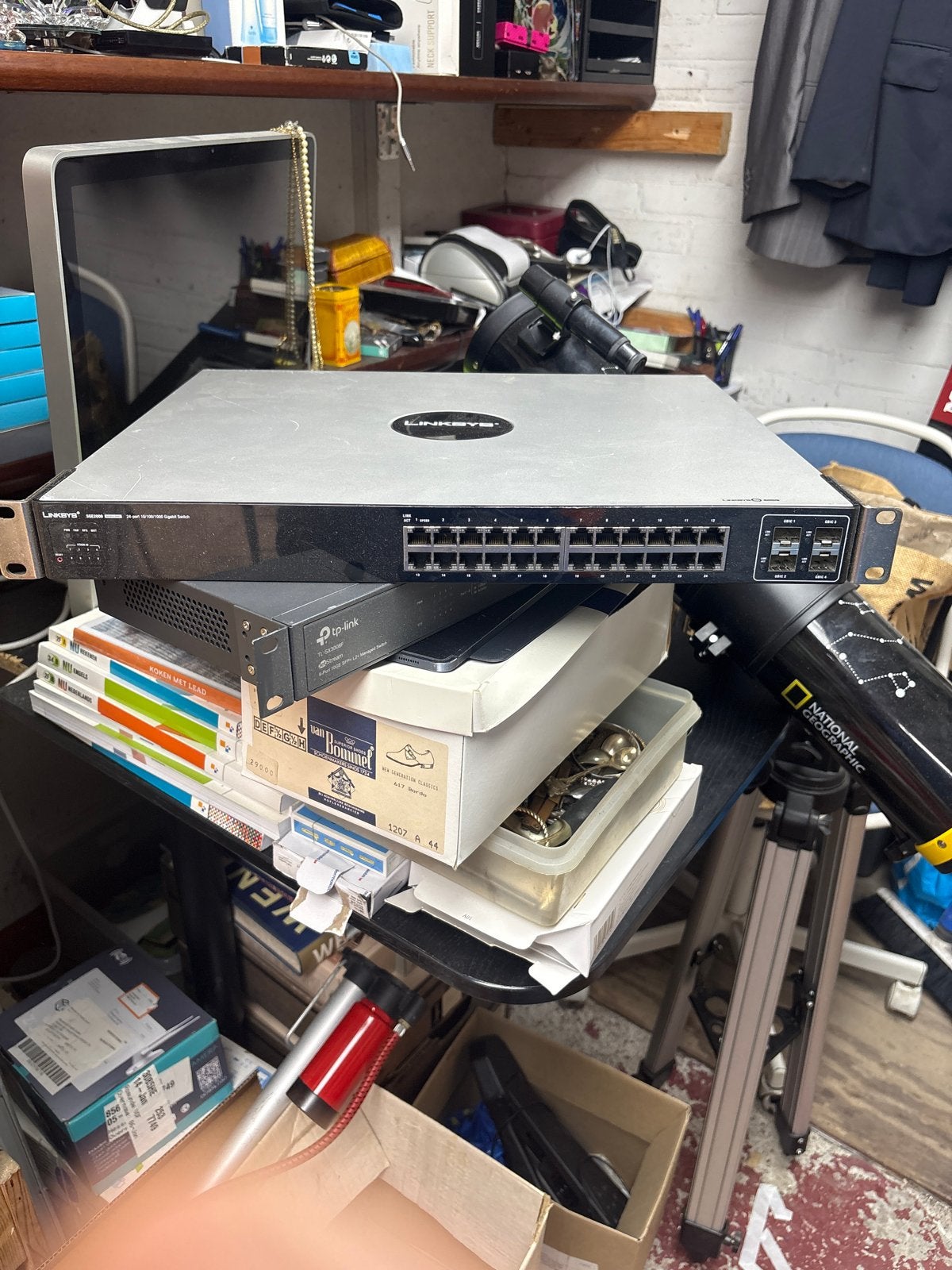 Linksys SGE2000 24-poorts Gigabit Switch, Computers en Software, Netwerk switches, Gebruikt, Ophalen of Verzenden, H, C