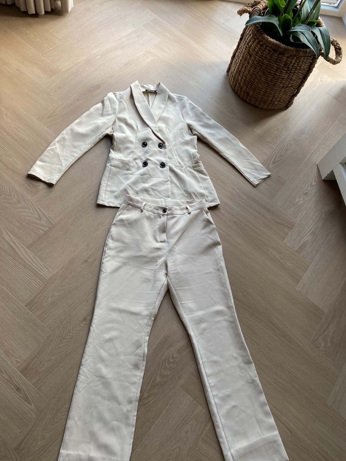 Te koop: Most Wanted pak, Maat 38/40 (M), Kostuum of Pak, Beige, Ophalen of Verzenden