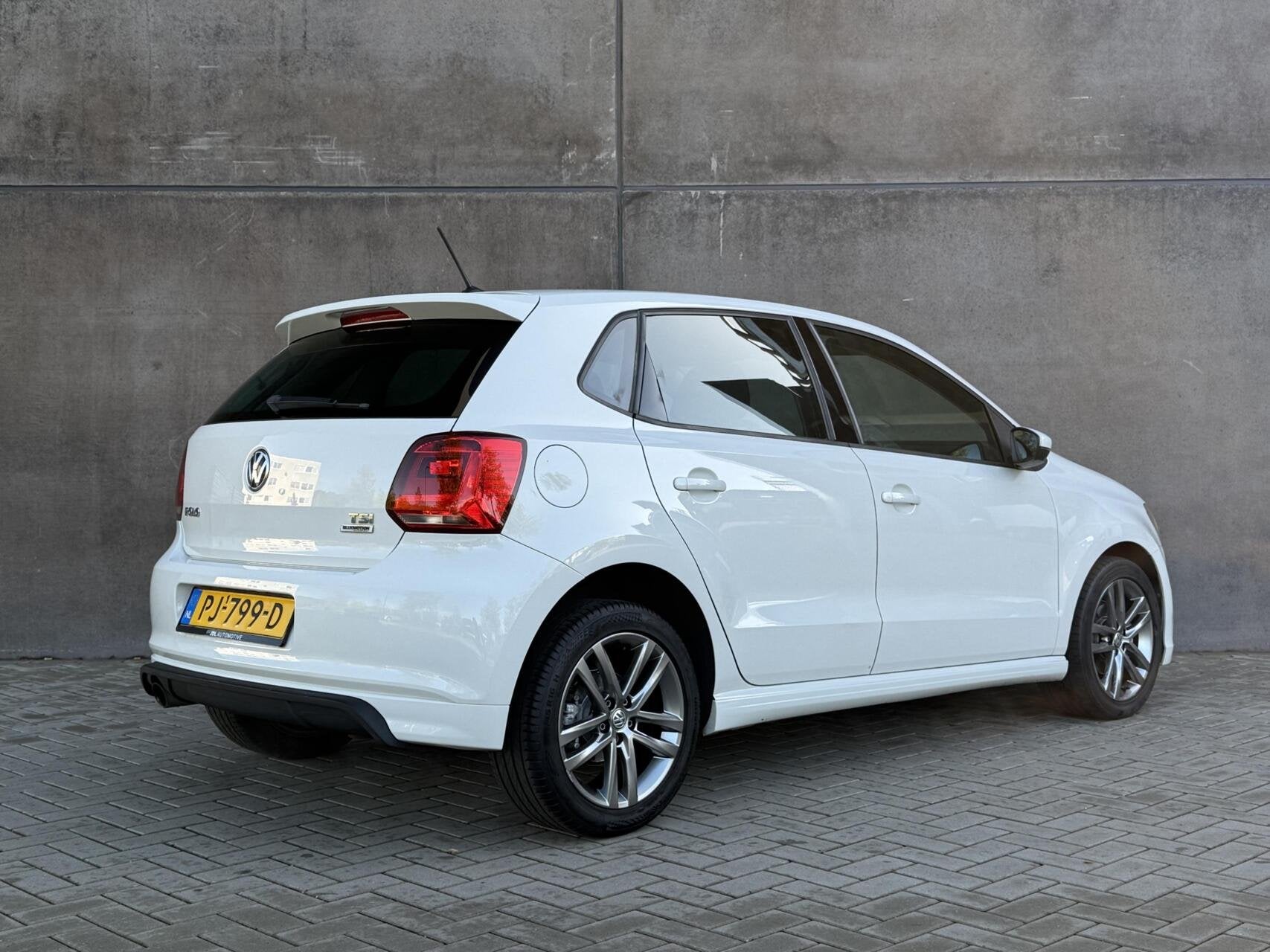 Volkswagen Polo 1.2 TSI Comfortline Business R-Line | Airco, Auto's, Stof, 4 cilinders, Met garantie (alle), Wit