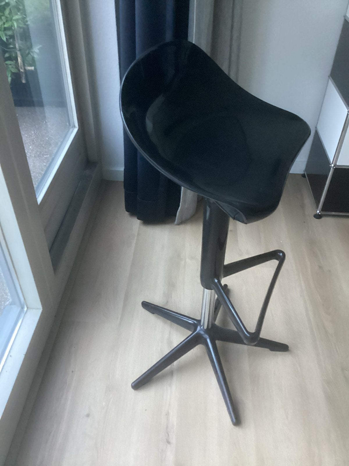 Zwarte Kartell barkruk, in hoogte verstelbaar, Ophalen, Kunststof, Gebruikt, In hoogte verstelbaar