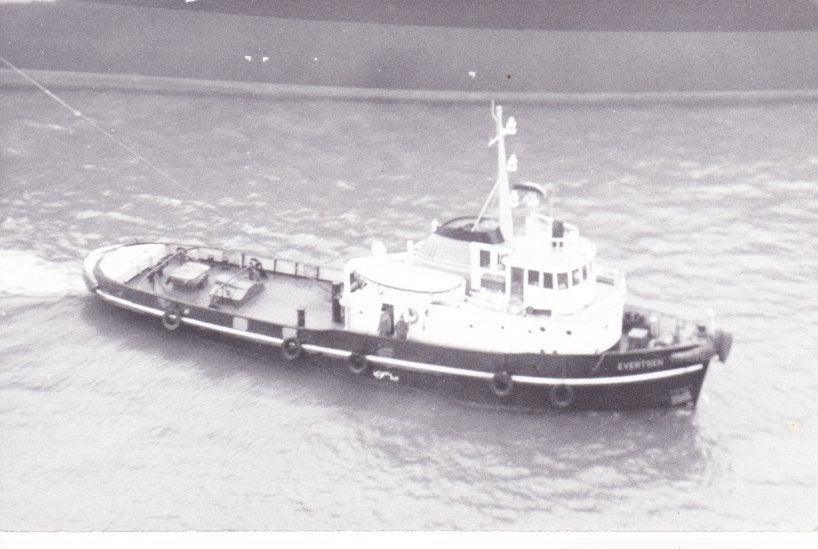 Sleepboot ,,Evertsen'' 14X9CM.  19-08, Ophalen of Verzenden, Zo goed als nieuw, Motorboot, Kaart, Foto of Prent